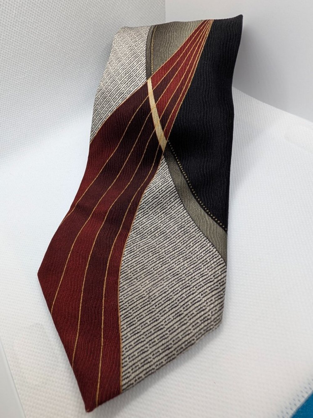 Vintage Nino Mori Silk Geometric Design Men's tie Maroon/Gray/Black 59x4"